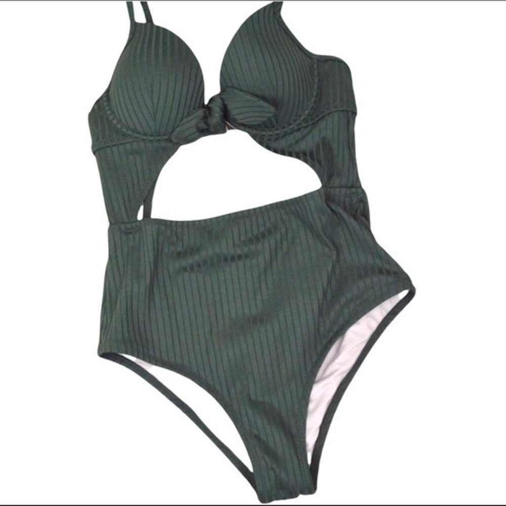 NWOT 32A Light Lift Ribbed Tie-Front Cut Out One Piece Swimsuit Shade & Shore